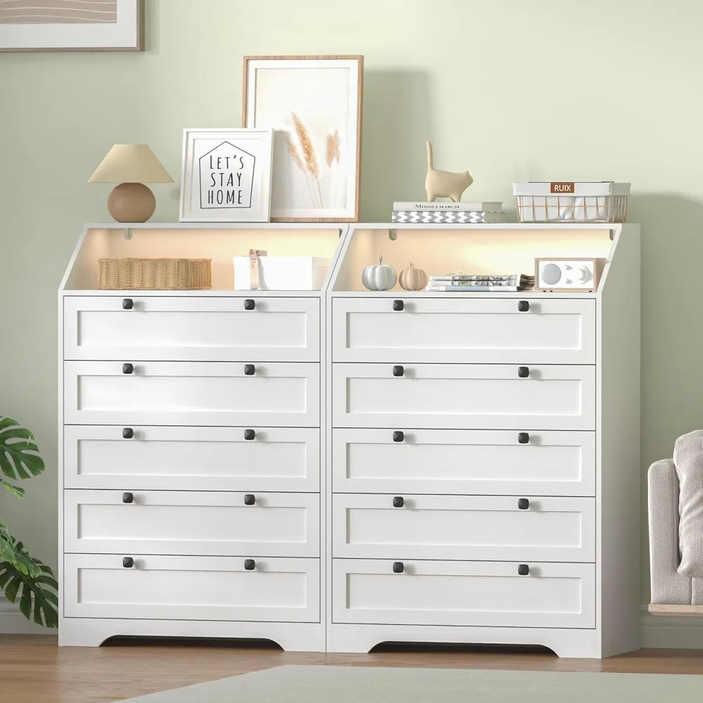 5 Drawer LED Dresser with Charging Station, Modern Wood Storage Cabinet for Bedroom Living Room.