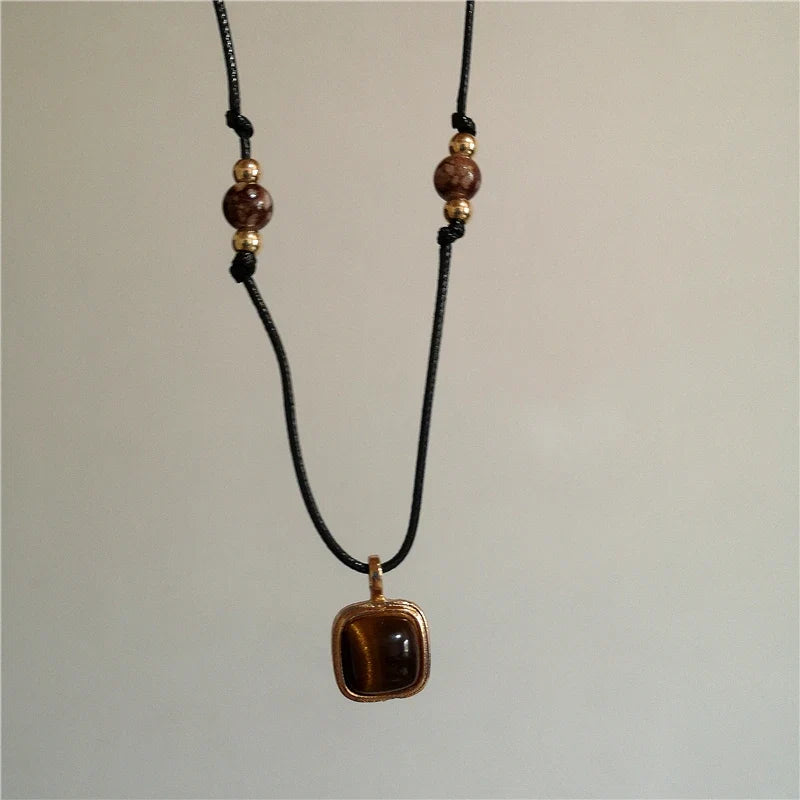 Vintage Leather Brown Stone Sun Pendant Beaded Choker Clavicle Chain Necklace For Women Unique Y2K Personalized Grunge Jewelry