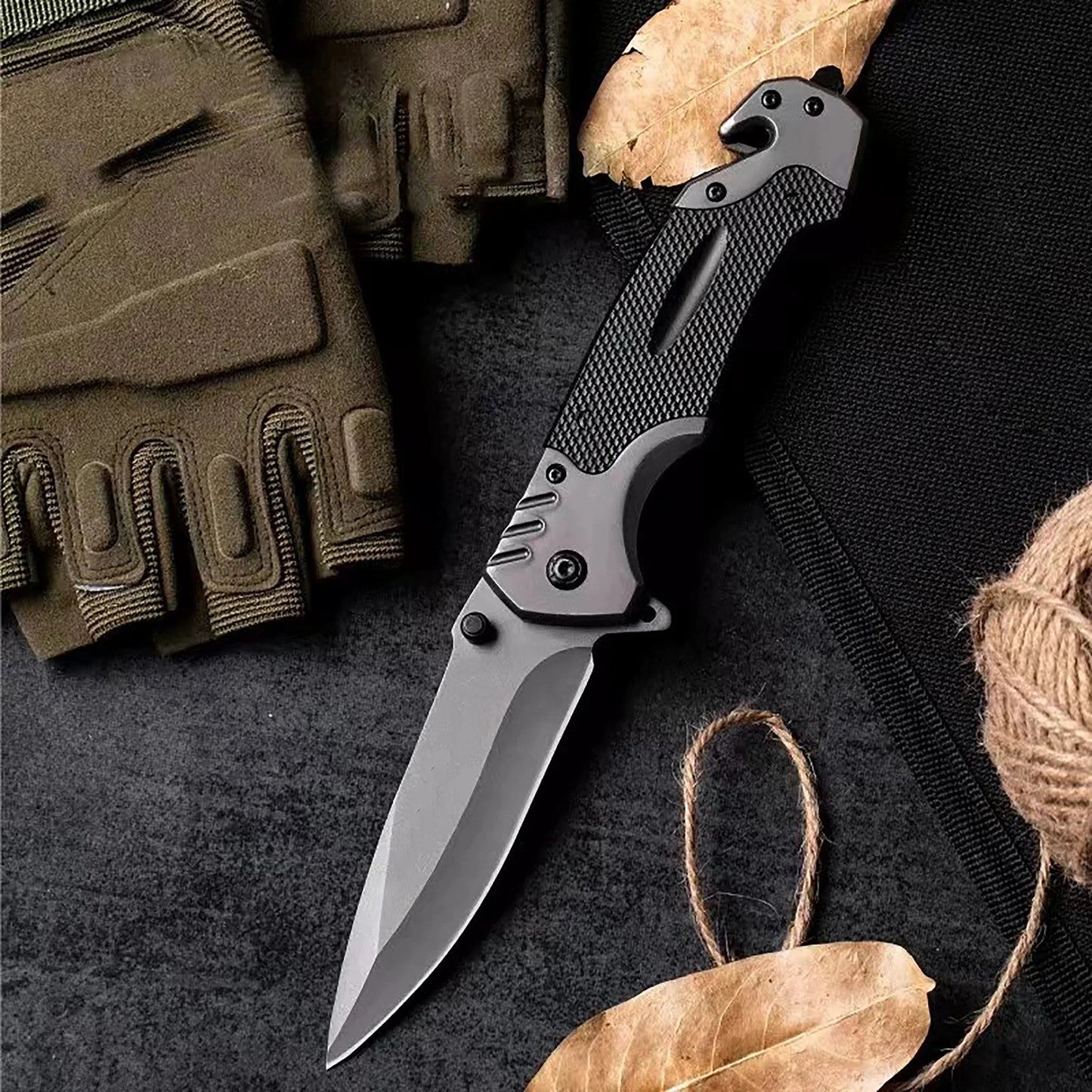 This multi-functional folding knife is a sharp survival knife, suitable for outdoor camping, wilderness survival and fishing