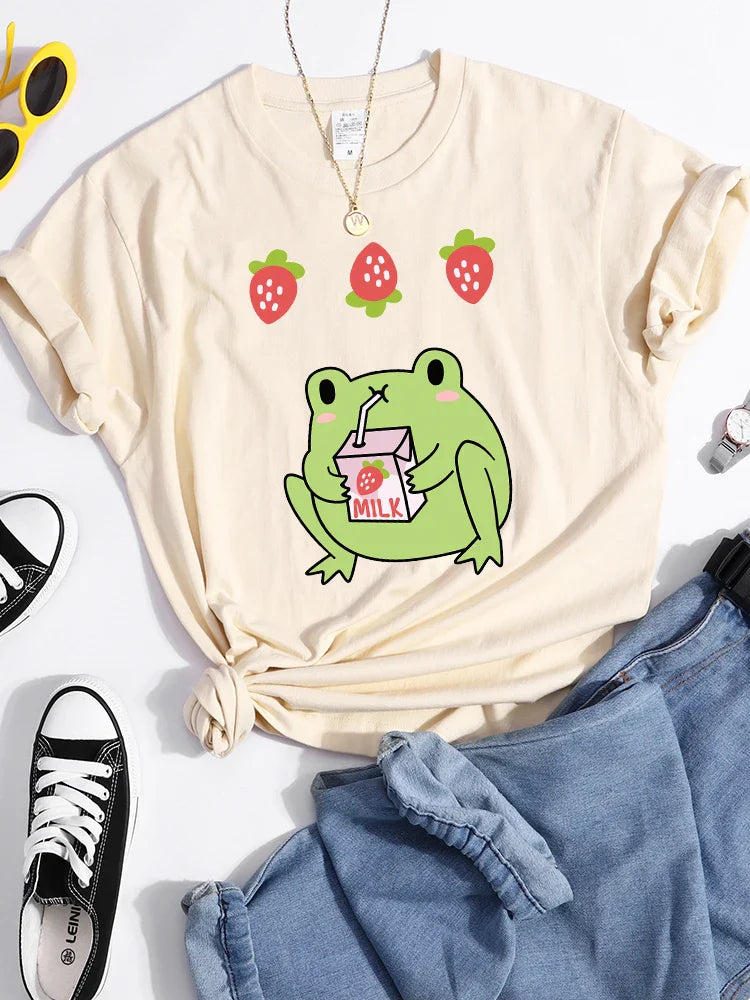 Green Frog Who Loves Drinking Strawberry-Flavored Milk Tshirts Women Soft Cool T-Shirt Sport Summer Tee Street Hip Hop Crop Top