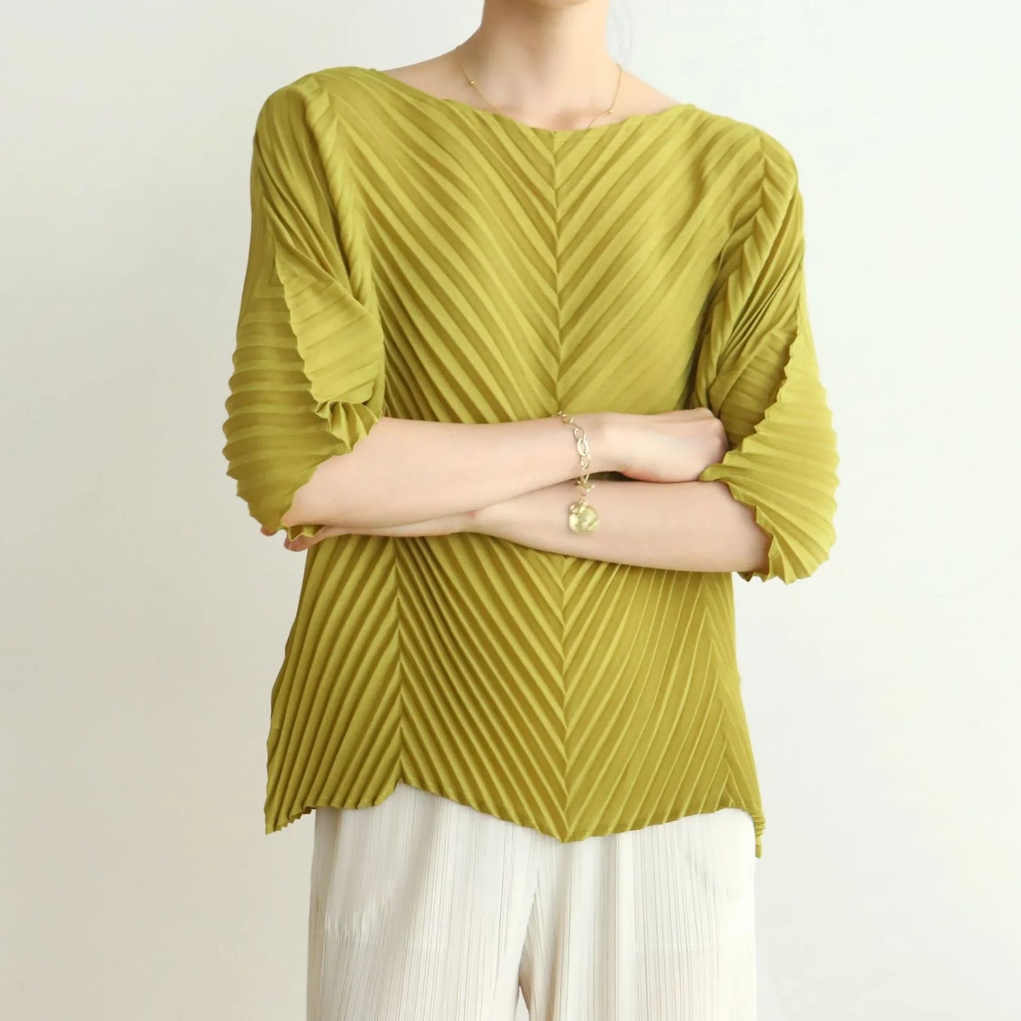 GVUW Round Neck Pleated T-shirts For Women Short Sleeves 2025 Summer Fold Chic Loose Top Female Fashion Clothing 25D1169