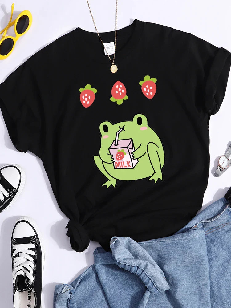 Green Frog Who Loves Drinking Strawberry-Flavored Milk Tshirts Women Soft Cool T-Shirt Sport Summer Tee Street Hip Hop Crop Top