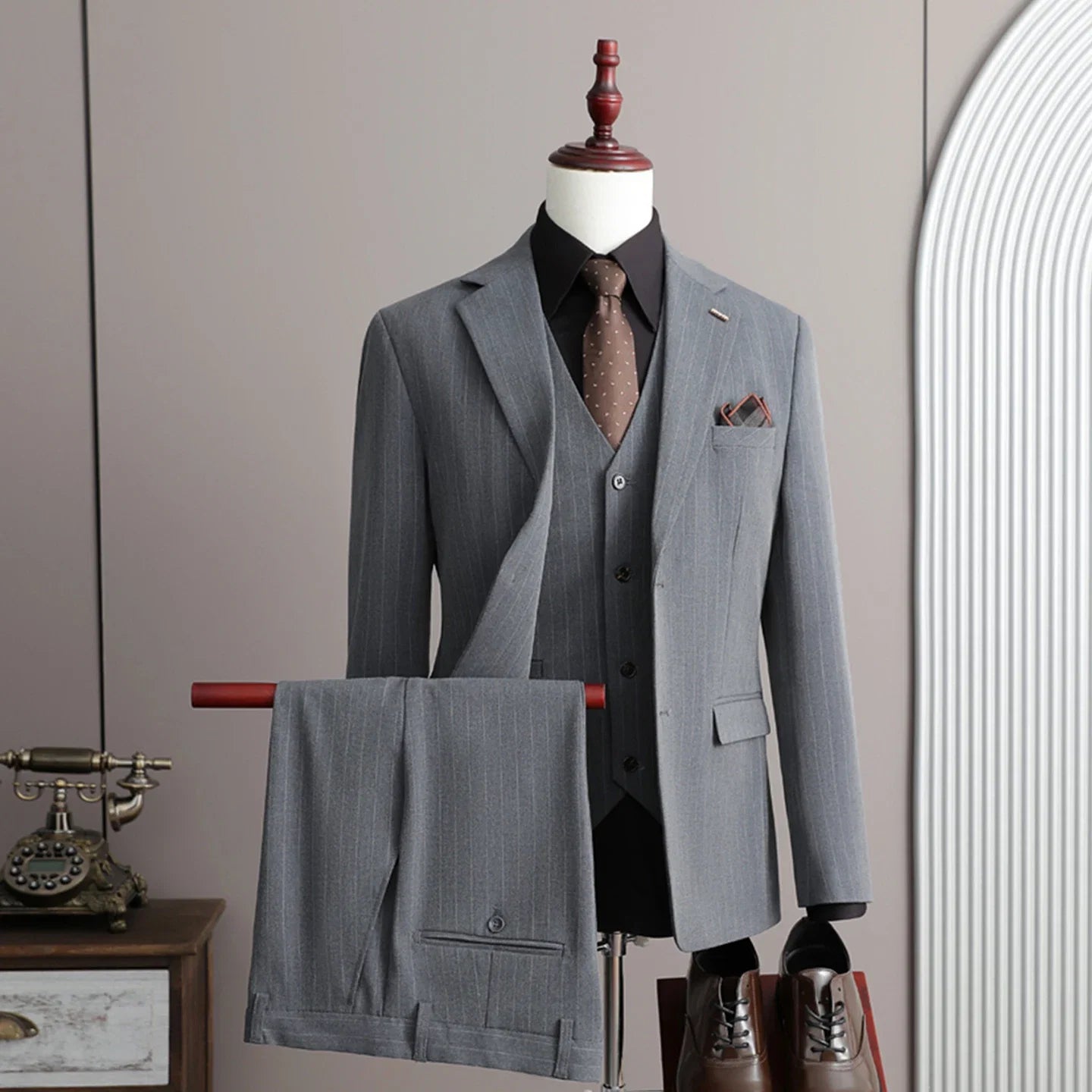A Stylish and Cool Striped Casual Business Three-Piece Suit Set for the Autumn of 2025, a High-Quality Wedding Suit