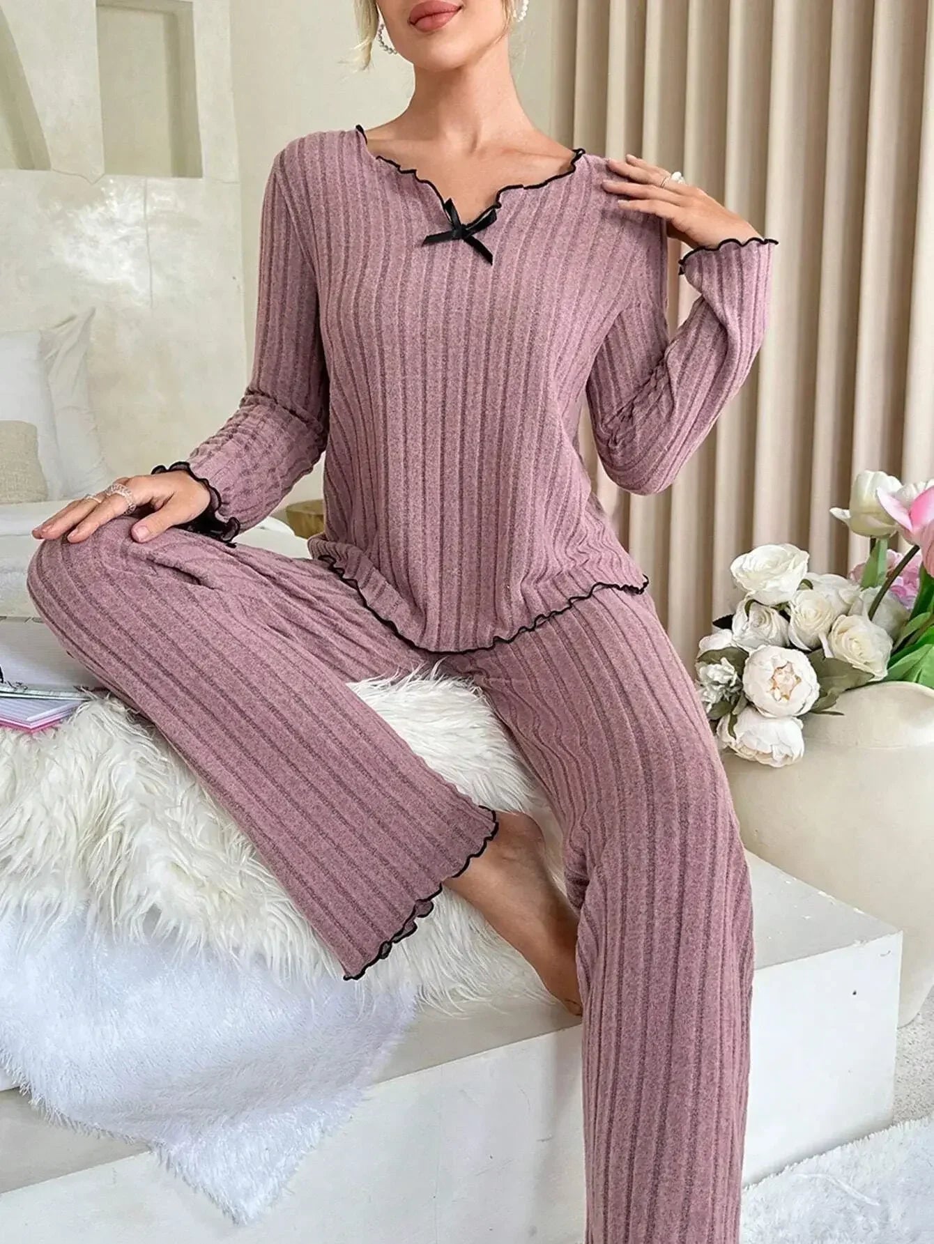 Autumn Winter Warm Sleepwear Women Pajamas Set, Long Sleeve Top and Trousers.