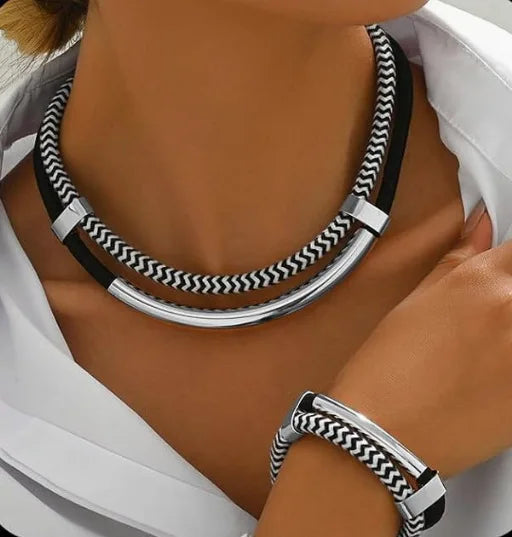 2PCS Set New Fashion Black and White Thick Double Line Metal Tube