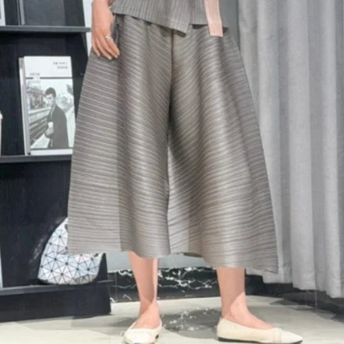 Miyake Pleated T-Shirt New Sleeveless Color-Block Camisole Women's Lightweight Draped Top with Matching Shorts and Capri Pants