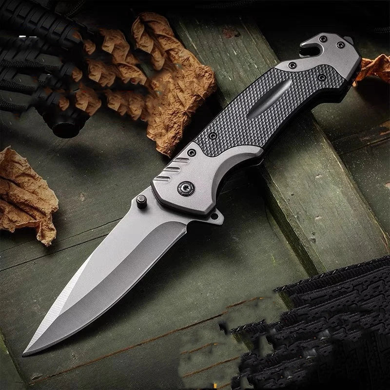 This multi-functional folding knife is a sharp survival knife, suitable for outdoor camping, wilderness survival and fishing