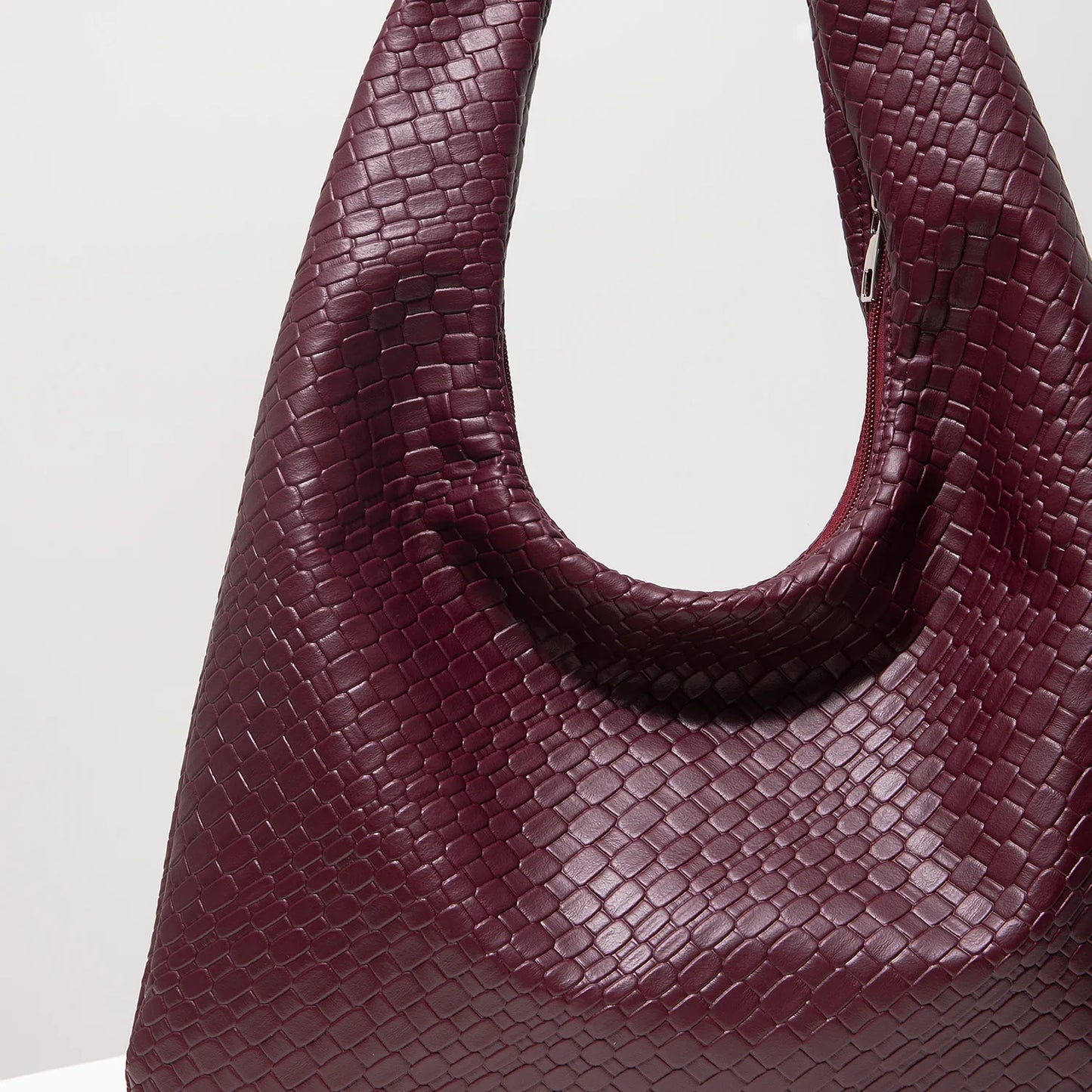 Retro Artificial Woven Leather Shoulder Bag, Women's Handbag, Large Capacity Tote Bag, Crescent Bag, Zipper Armpit Bag, Daily Commuter Bag (Random Pattern)