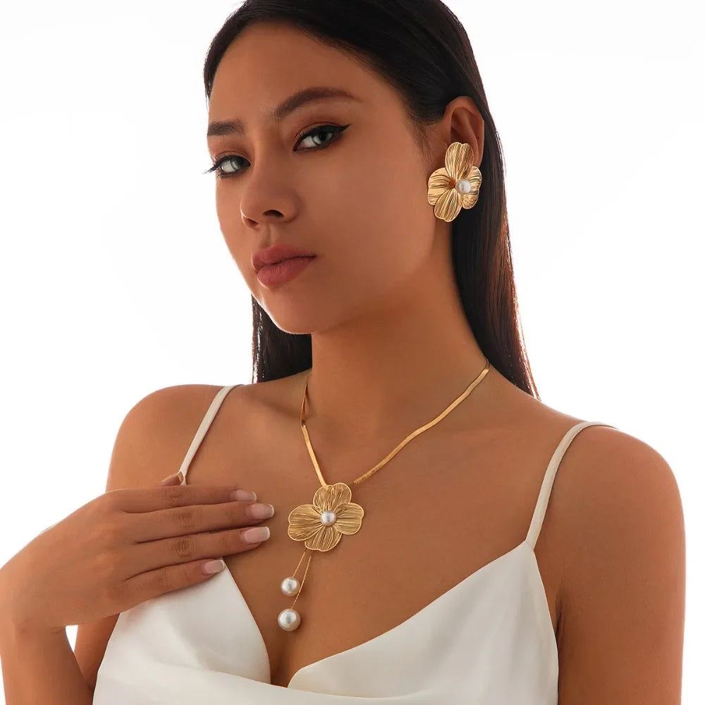 2pcs Set Luxury Personality Gold Color Stereo Flower Inlay Pearl
