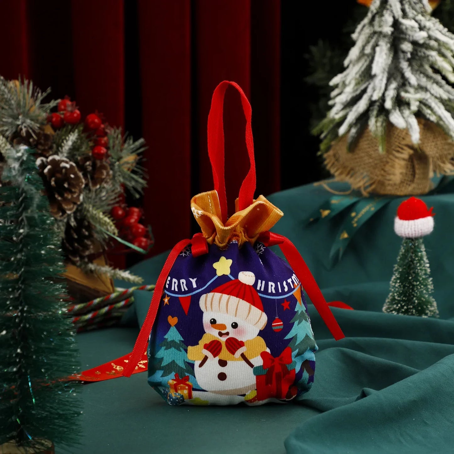 New Year Christmas Eve Apples Packaging Bag Velvet Drawstring Gift Bag Portable Handheld Candy Bag for Kids Gifts Bag