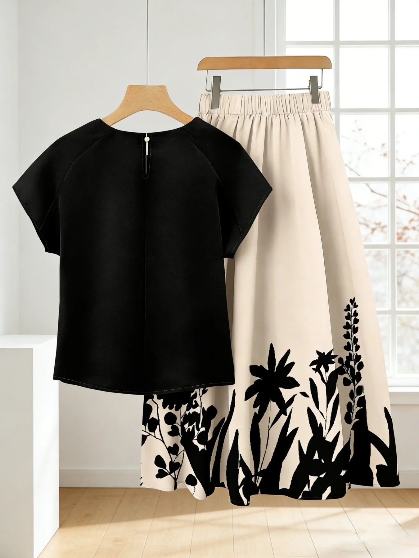 Summer Women's Plus Size Fashionable Loose Black Simple Top, Plant Printed Half Skirt Two-Piece Set, Large Swing Skirt Set
