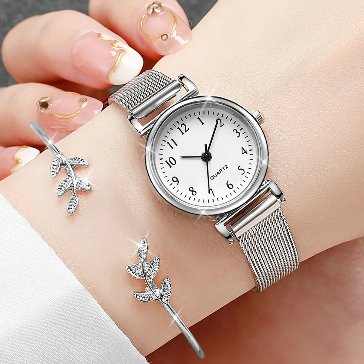 4PCS/Set Women's Watches Fashion Small Quartz Watch Casual Silver Band Wristwatches Bracelets（Without Box）