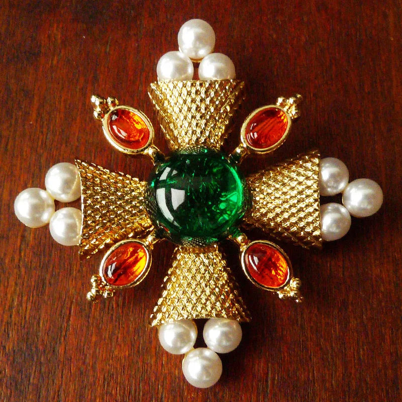 Vintage Enamel Cross Embossed Brooch Pearl Rhinestone High Sense Women's Pin Suitable for Women's Wedding Party Jewelry
