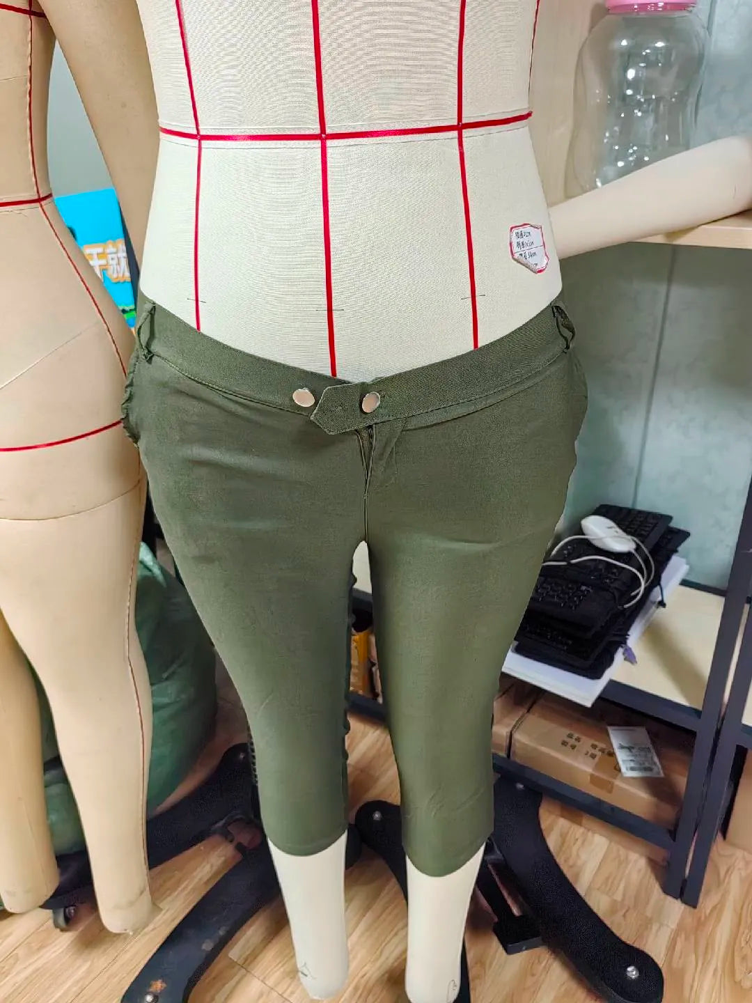 Women's Slim Fit Casual Solid Color Button Pocket Capris For Women