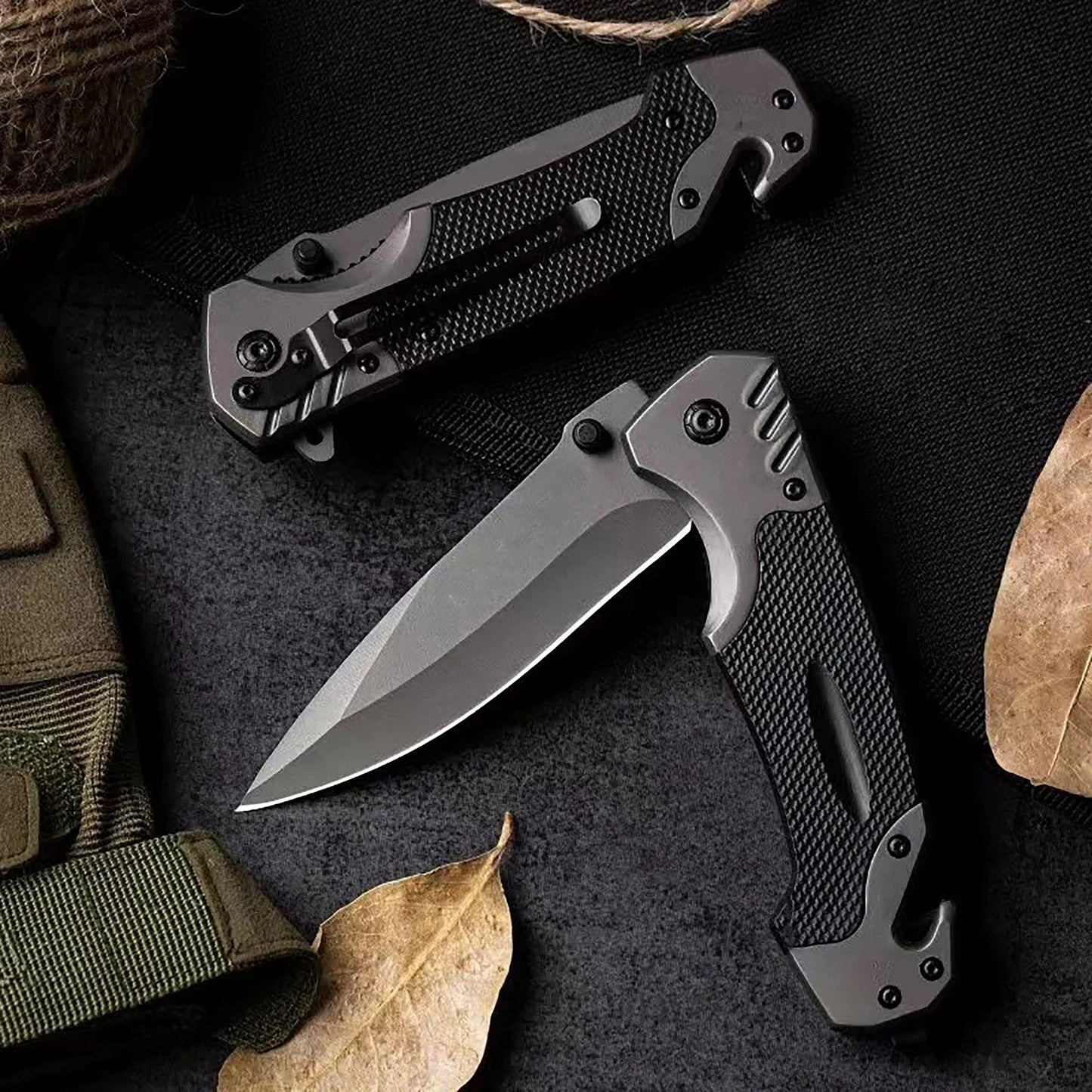 This multi-functional folding knife is a sharp survival knife, suitable for outdoor camping, wilderness survival and fishing