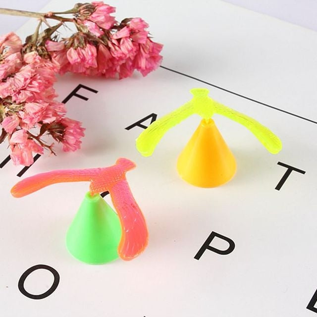 10 PCS Kids Funny Toy Plastic Mini DIY Magic Balancing Bird Children Gift, Random Color Delivery, Magic Balancing Bird
