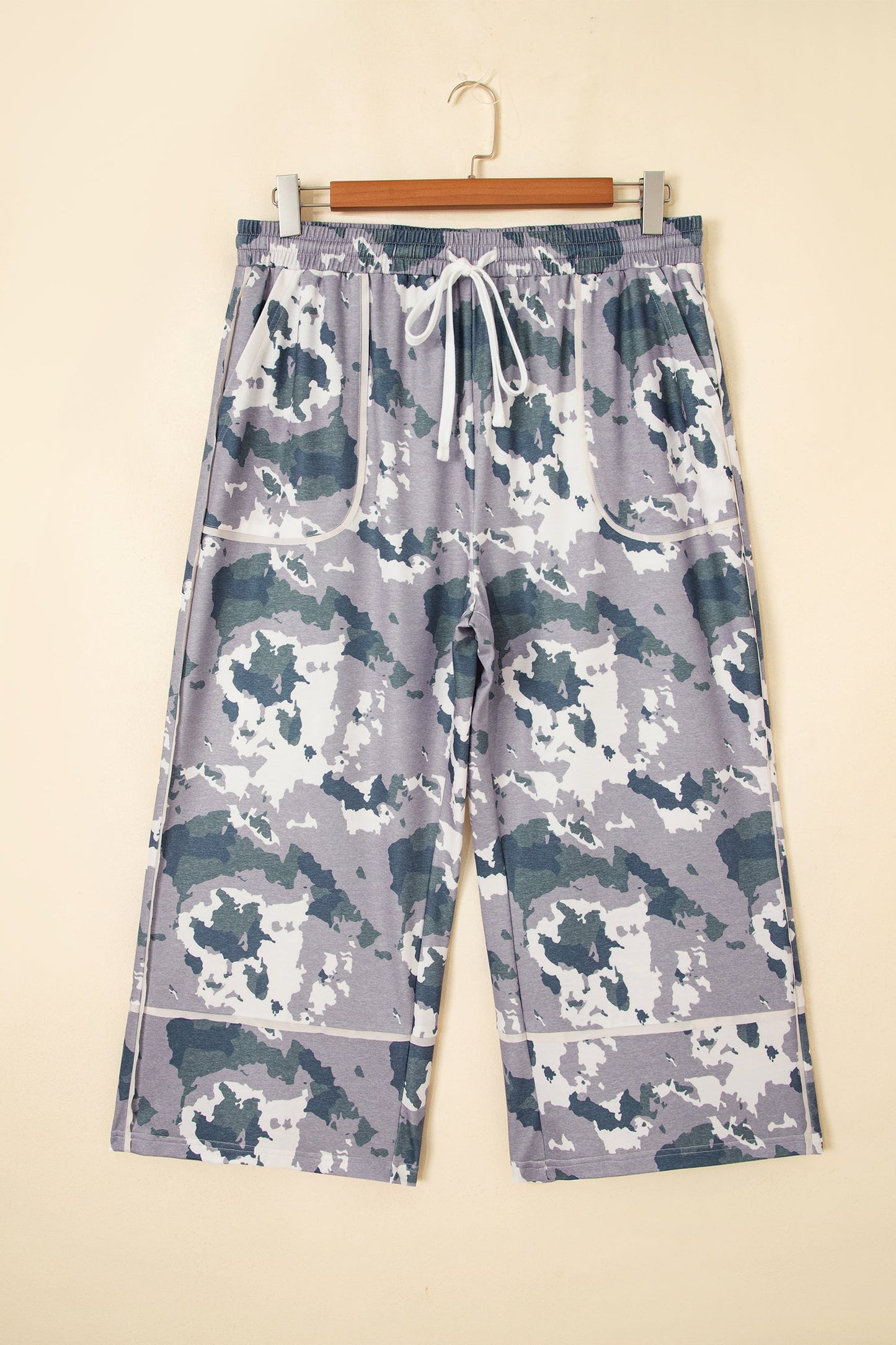Plus Size Camo Drawstring Waist Patch Pocket Pants